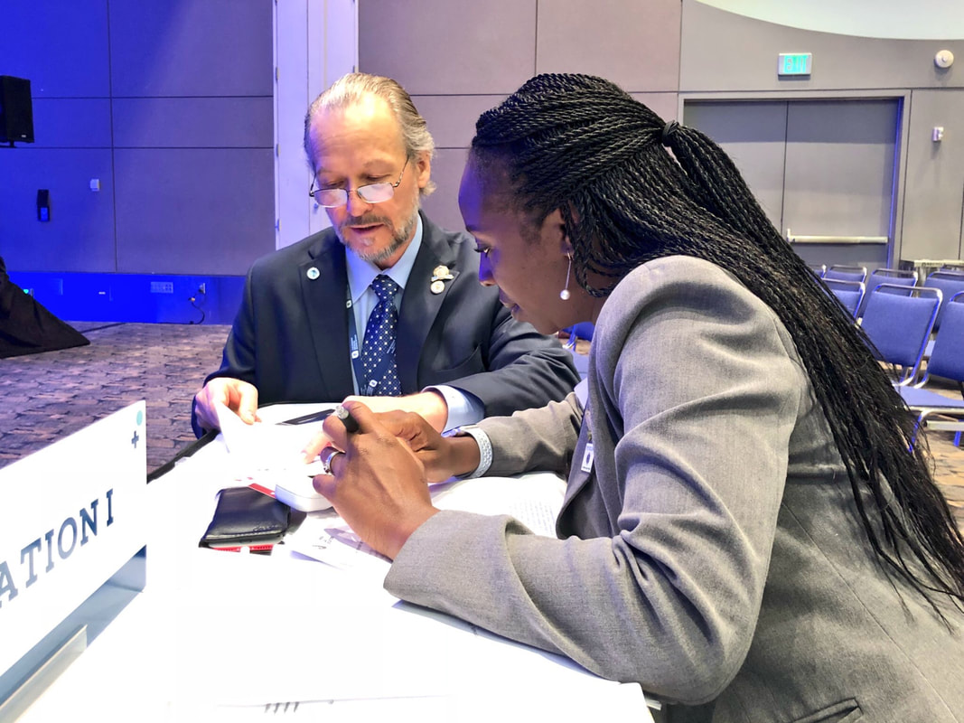 Dr. Lase Ajayi, as Chair of the Council on Medical Services, confers with the Speaker of the California Medical Association during their Annual Assembly.